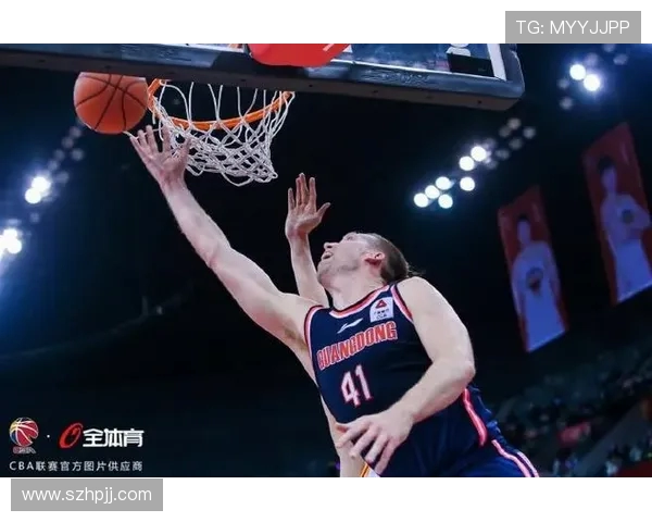 奎因首节高效爆发三分全中砍下14分全面统治比赛节奏攻防两端无解